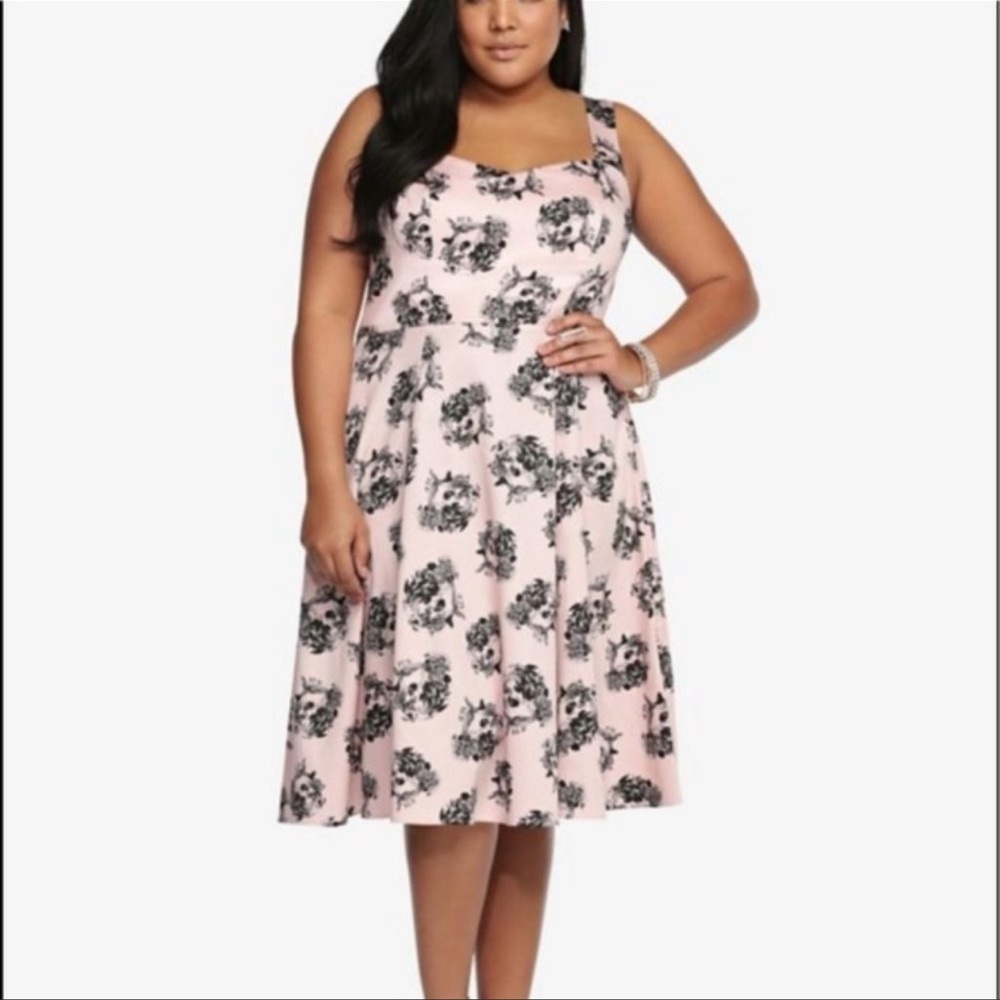 Pink and black retro swing dress from torrid size 16 skull / floral pattern rare